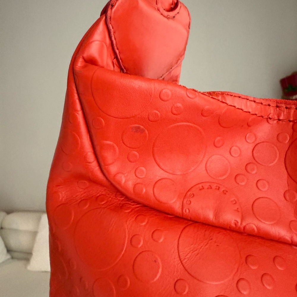 Rare Marc by Marc Jacobs Embossed Coral Leather Hobo Bag – High-Quality, Vintage - Picture 5 of 16